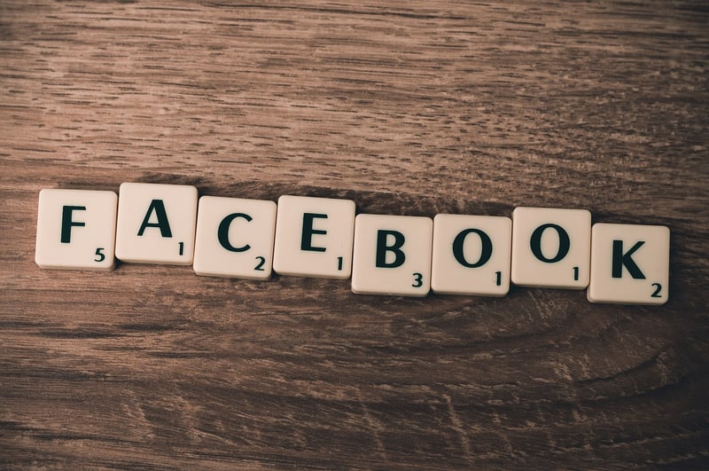 Social media blocks representing the spread of rumors